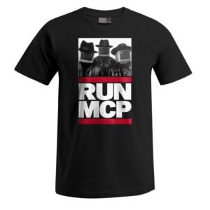 Schwarzes RUN MPC Unisex-T-Shirt mit drei Personen mit Hüten und Schweißermasken über dem auffälligen weißen Schriftzug „RUN MPC“, der durch rote Linien unterteilt ist – inspiriert vom RUN DMC-Logo.