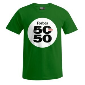 Ein grünes „50 under 50“-Unisex-T-Shirt mit einem großen weißen Kreis auf der Vorderseite und dem auffälligen Schriftzug „Forbes 50 UNDER 50“ in schwarzen und roten Buchstaben.