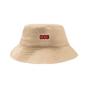 DSC Classic-Mütze in Beige mit einem mittig platzierten roten und schwarzen DSC-Logo auf der Vorderseite.